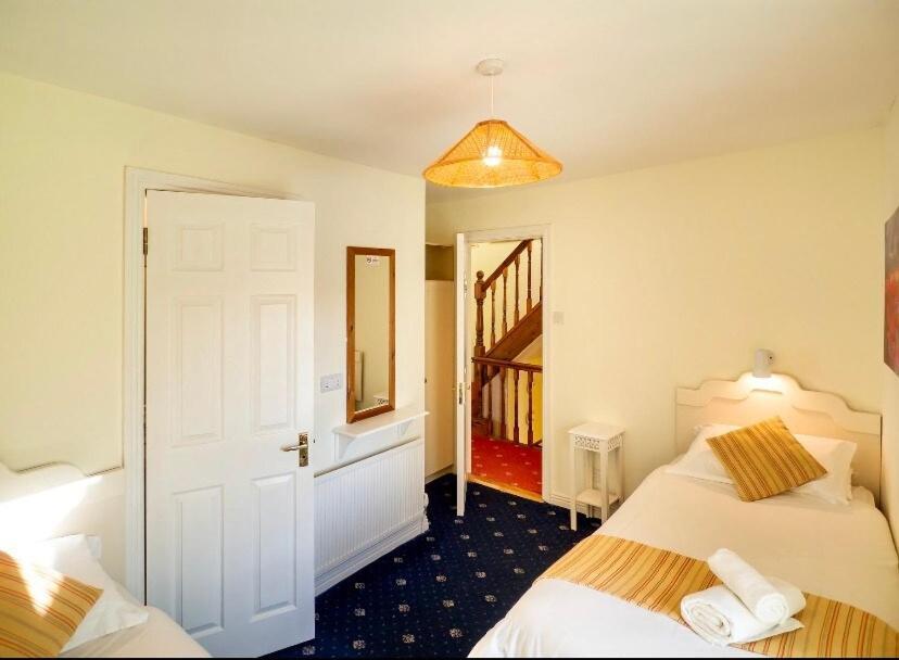 White Heather House Clifden Town Square Esterno foto
