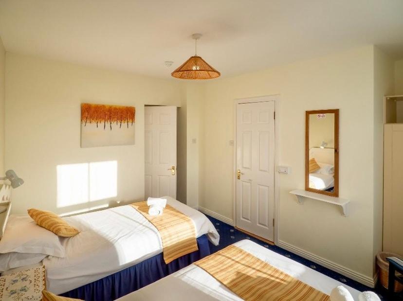 White Heather House Clifden Town Square Esterno foto