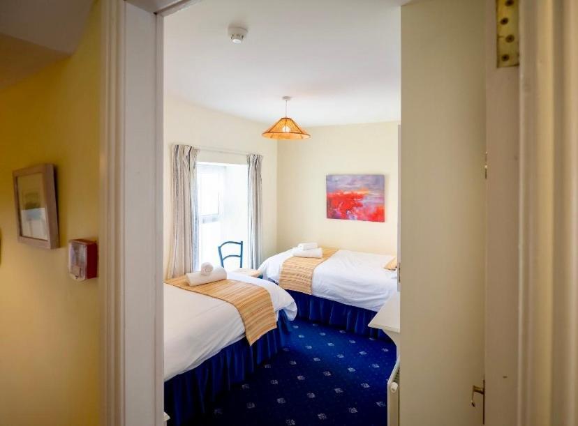 White Heather House Clifden Town Square Esterno foto