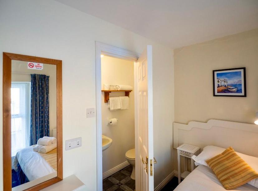 White Heather House Clifden Town Square Esterno foto