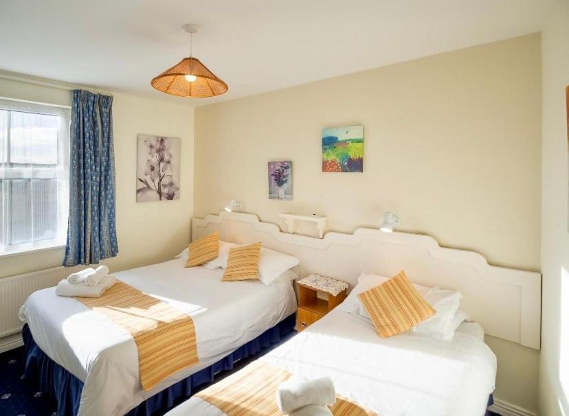 White Heather House Clifden Town Square Esterno foto